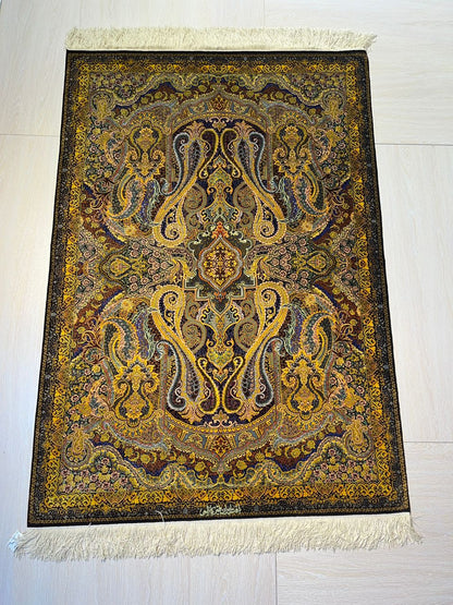 高級ペルシャ絨毯クム産シルク100％  カズミ工房　158×110cm（FN-10015）