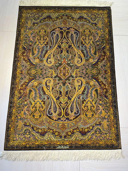 高級ペルシャ絨毯クム産シルク100％  カズミ工房　158×110cm（FN-10015）