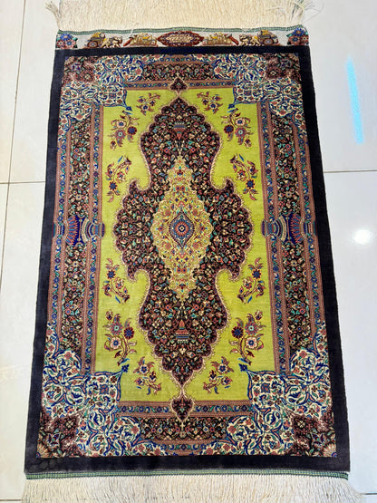 高級ペルシャ絨毯クム産シルク100％  アッバス・ジャムシディ 88×58cm（FN-10027）