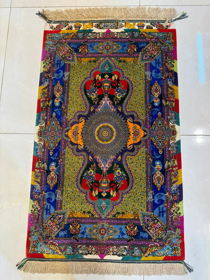 高級ペルシャ絨毯クム産シルク100％  ジャムシディ工房 94×89cm（FN-10029）