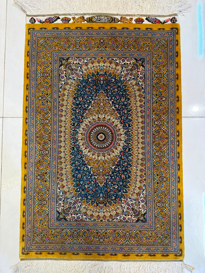 高級ペルシャ絨毯クム産シルク100％  ジャムシディ工房 90×61cm（FN-10030）