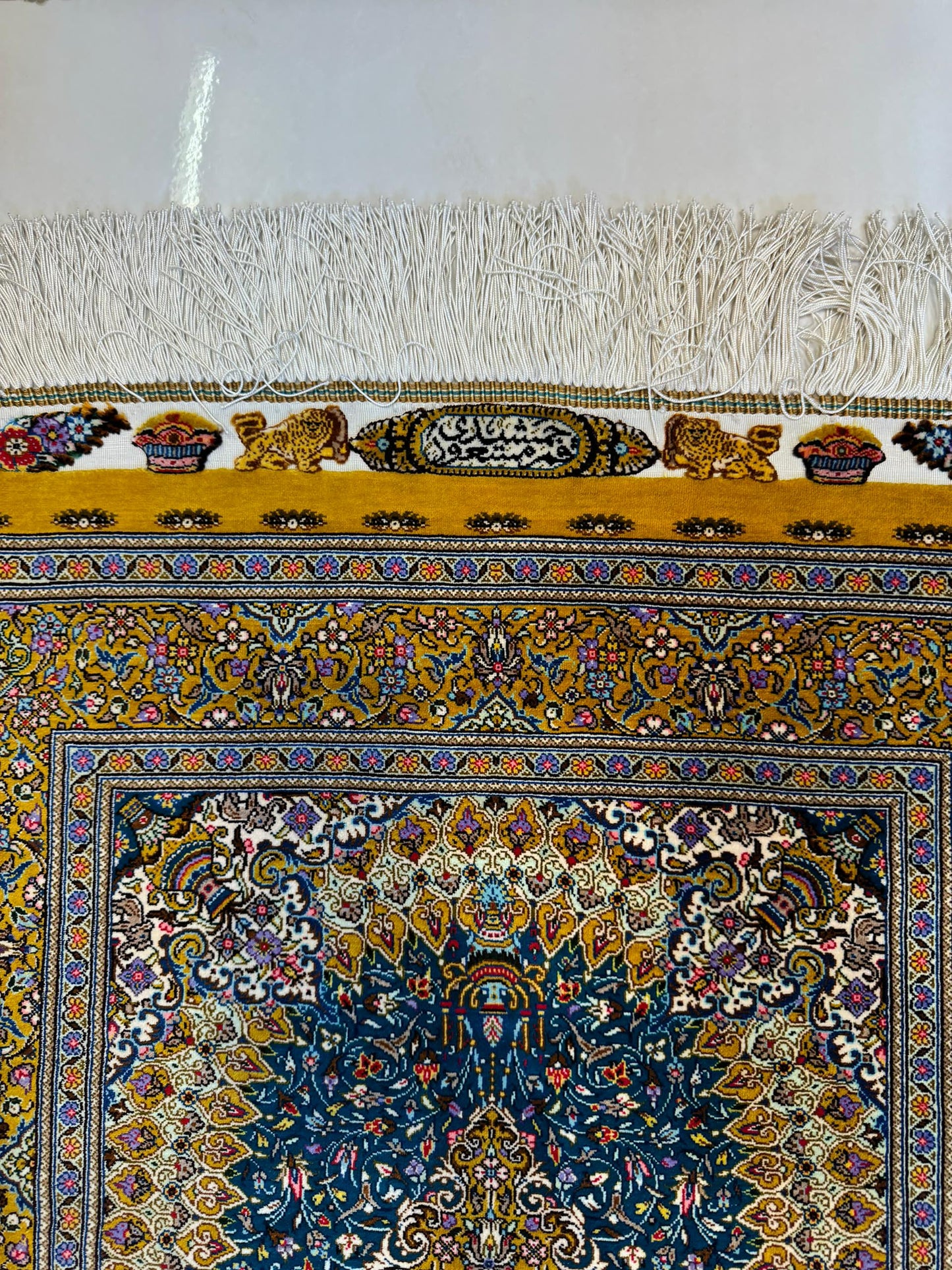 高級ペルシャ絨毯クム産シルク100％  ジャムシディ工房 90×61cm（FN-10030）