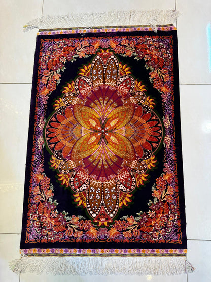 高級ペルシャ絨毯クム産シルク100％  アッバシ工房 91×61cm（FN-10035）