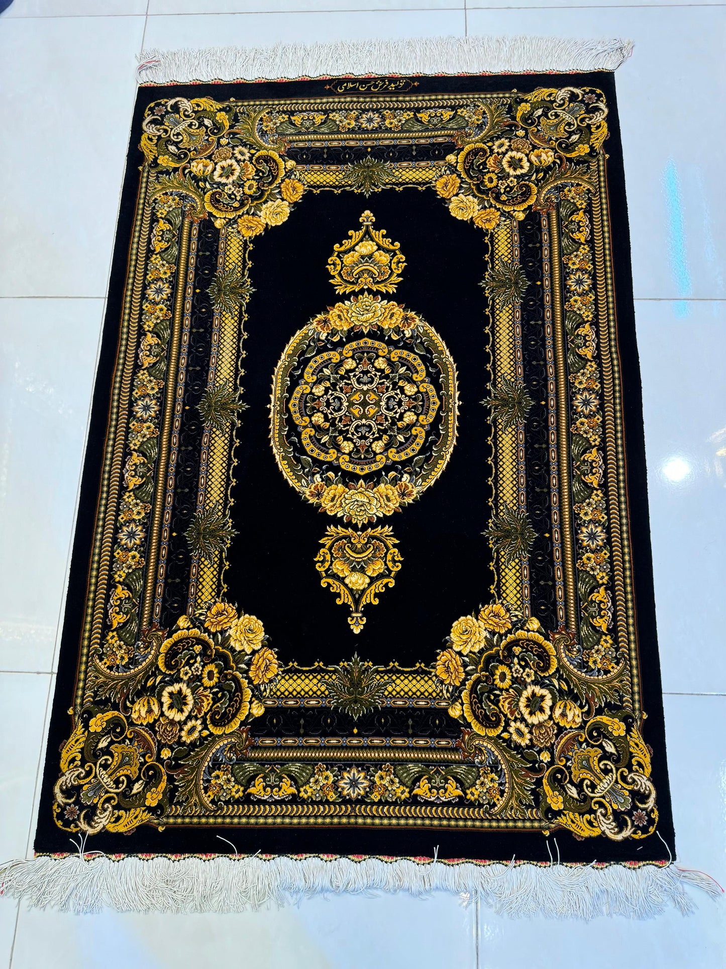 高級ペルシャ絨毯クム産シルク100％  イスラミ工房 125×85cm（FN-10038）
