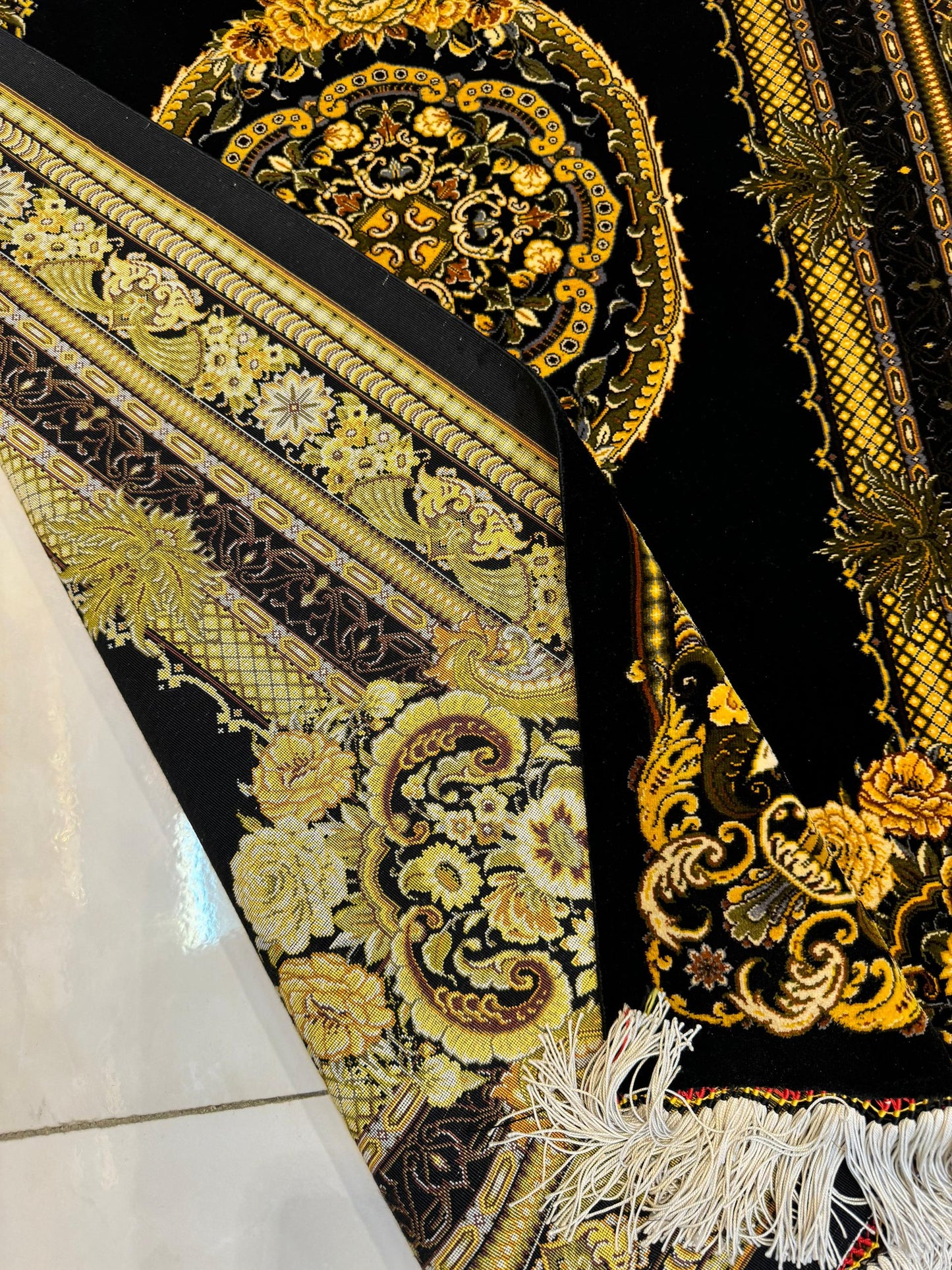 高級ペルシャ絨毯クム産シルク100％  イスラミ工房 125×85cm（FN-10038）