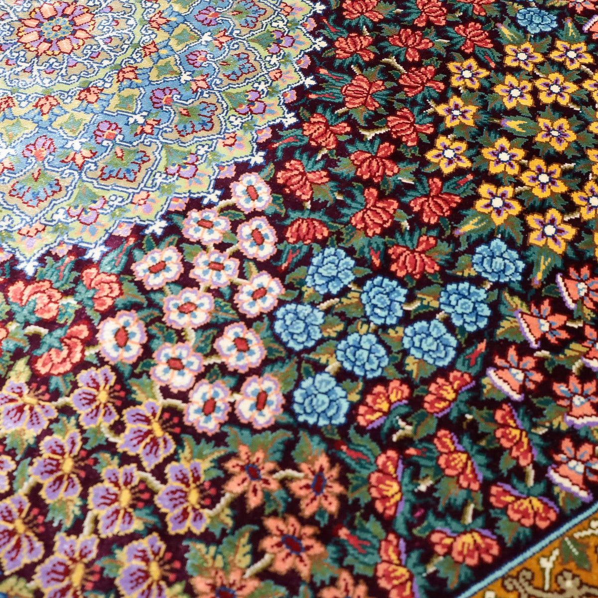 高級ペルシャ絨毯 クム産 シルク100％ TAKHTE JAMSHID工房｜八角形枠・花メダリオン柄 グリーン×マルチカラー｜105×99cm（FS-13299）
