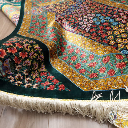 高級ペルシャ絨毯 クム産 シルク100％ TAKHTE JAMSHID工房｜八角形枠・花メダリオン柄 グリーン×マルチカラー｜105×99cm（FS-13299）