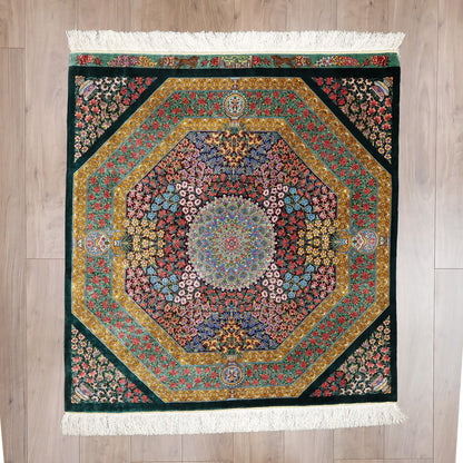 高級ペルシャ絨毯 クム産 シルク100％ TAKHTE JAMSHID工房｜八角形枠・花メダリオン柄 グリーン×マルチカラー｜105×99cm（FS-13299）