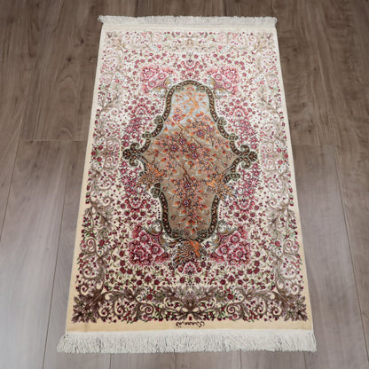 高級ペルシャ絨毯 クム産 シルク100％ MOHAMMADI工房｜生命の樹・花鳥柄 アイボリー×ピンク｜94×60cm（FS-13364）