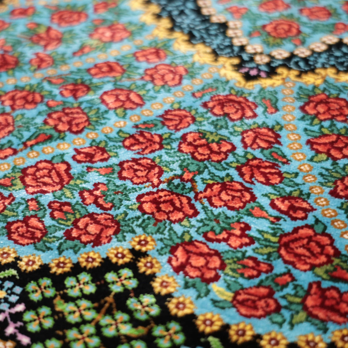 高級ペルシャ絨毯 クム産 シルク100％ KHAKI工房｜薔薇柄 ターコイズ×レッド｜80×60cm（FS-13367）