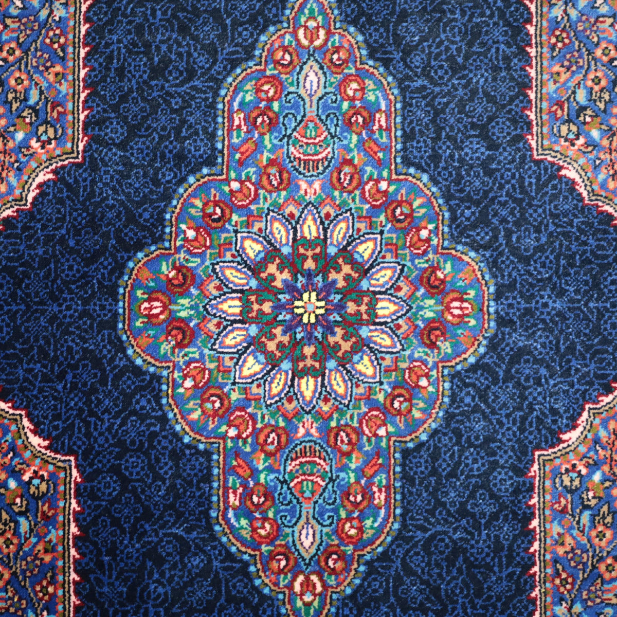 高級ペルシャ絨毯 クム産 シルク100％ SHAHRYAR工房｜花メダリオン柄 ネイビー×マルチカラー｜73×48cm（FS-13374）