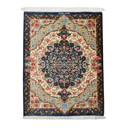 高級ペルシャ絨毯 クム産 シルク100％ RAZAVI工房｜花メダリオン柄 ネイビー×ゴールド｜78×61cm（FS-13377）