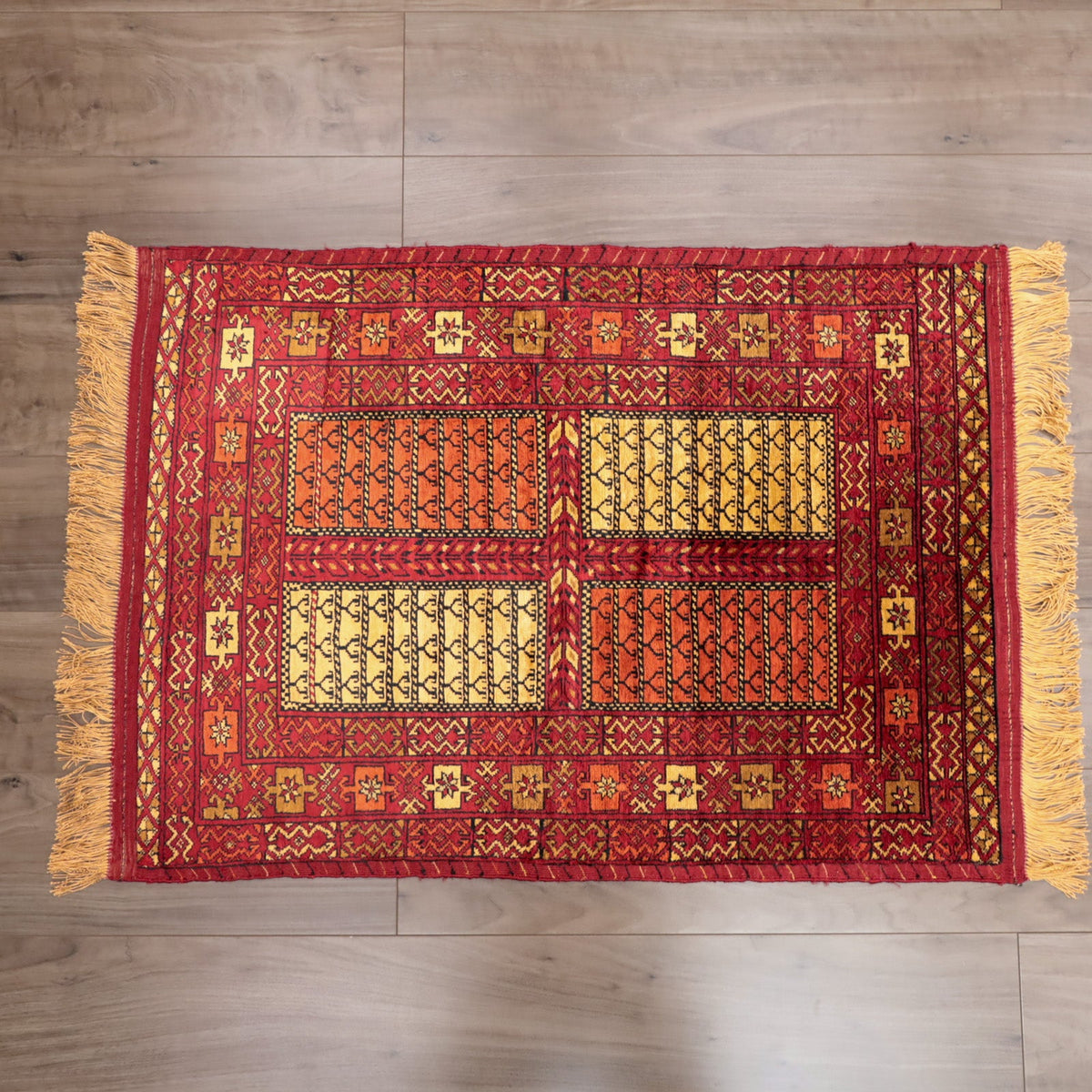ペルシャ絨毯 トルクメン産 シルク100％ 両面手織り｜ギュル・四区画柄 レッド×ゴールド｜86×61cm（FS-13384）