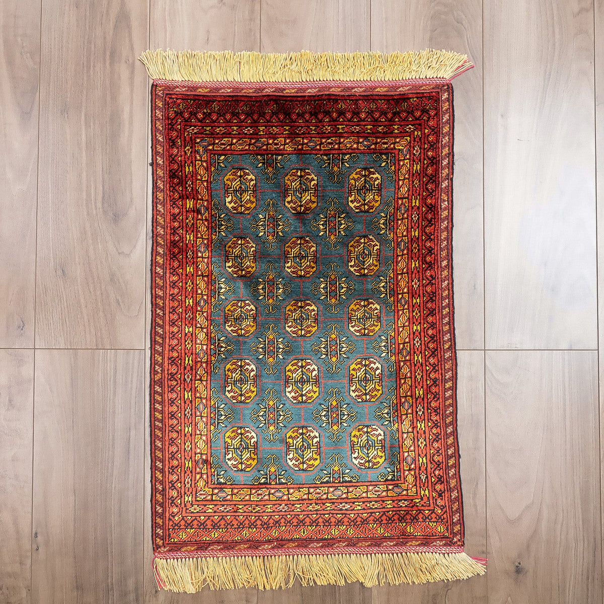 ペルシャ絨毯 トルクメン産 シルク100％ 両面手織り｜区画・ギュル柄 レッド×ブルーグリーン｜62×41cm（FS-13385）