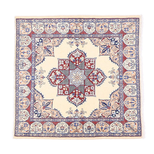 ペルシャ絨毯（イラン産）ナイン　103×99cm（FS-70023）