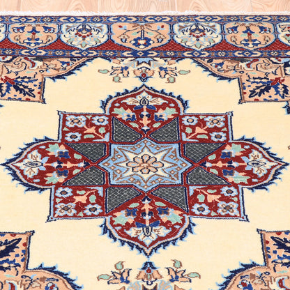 ペルシャ絨毯（イラン産）ナイン　103×99cm（FS-70023）