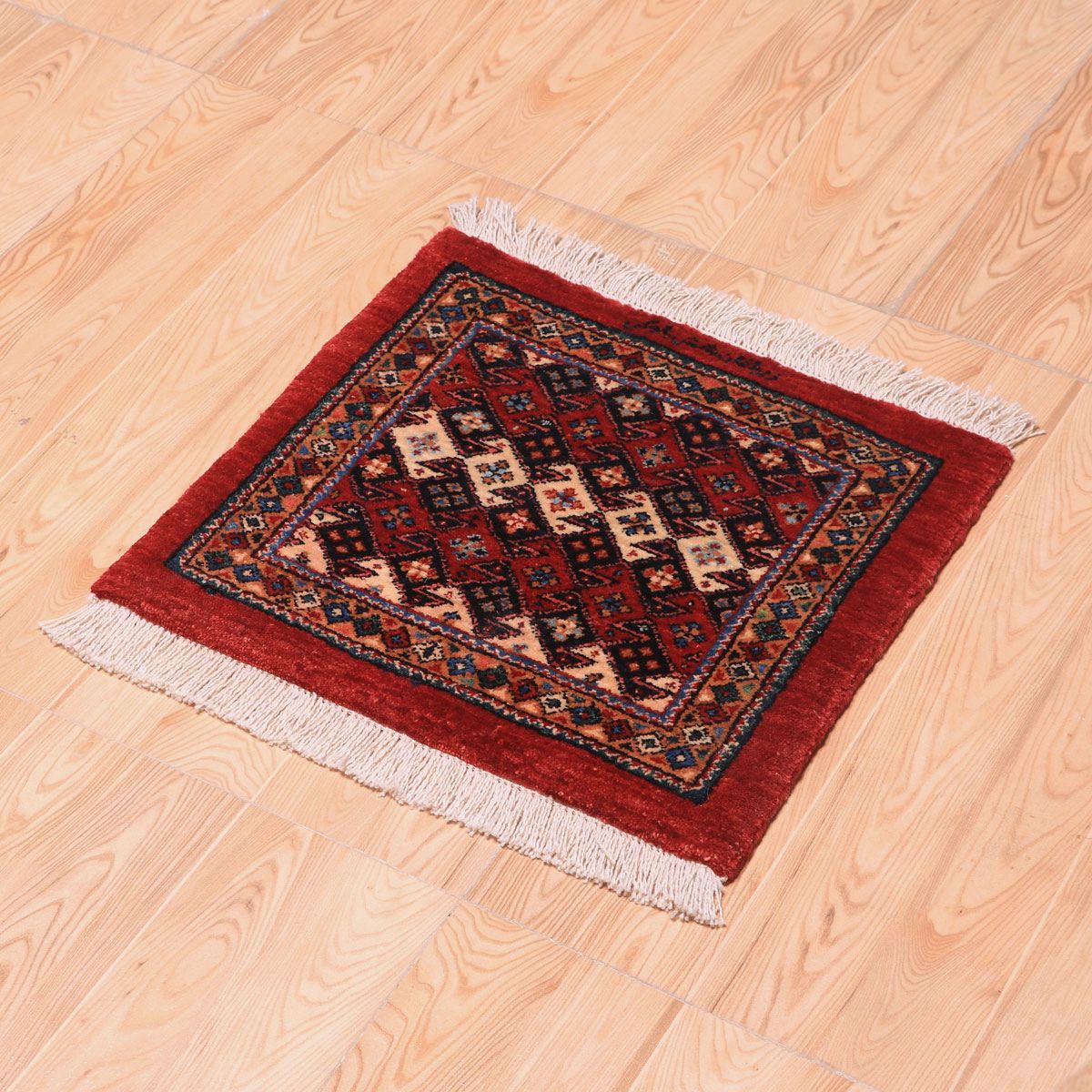 ペルシャ絨毯（イラン産）ビジャー　46×41cm（FS-70030）