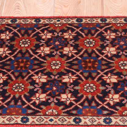 ペルシャ絨毯（イラン産）ヴァラミーン　84×46cm（FS-70050）