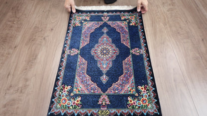 高級ペルシャ絨毯 クム産 シルク100％ SHAHRYAR工房｜花メダリオン柄 ネイビー×マルチカラー｜73×48cm（FS-13374）