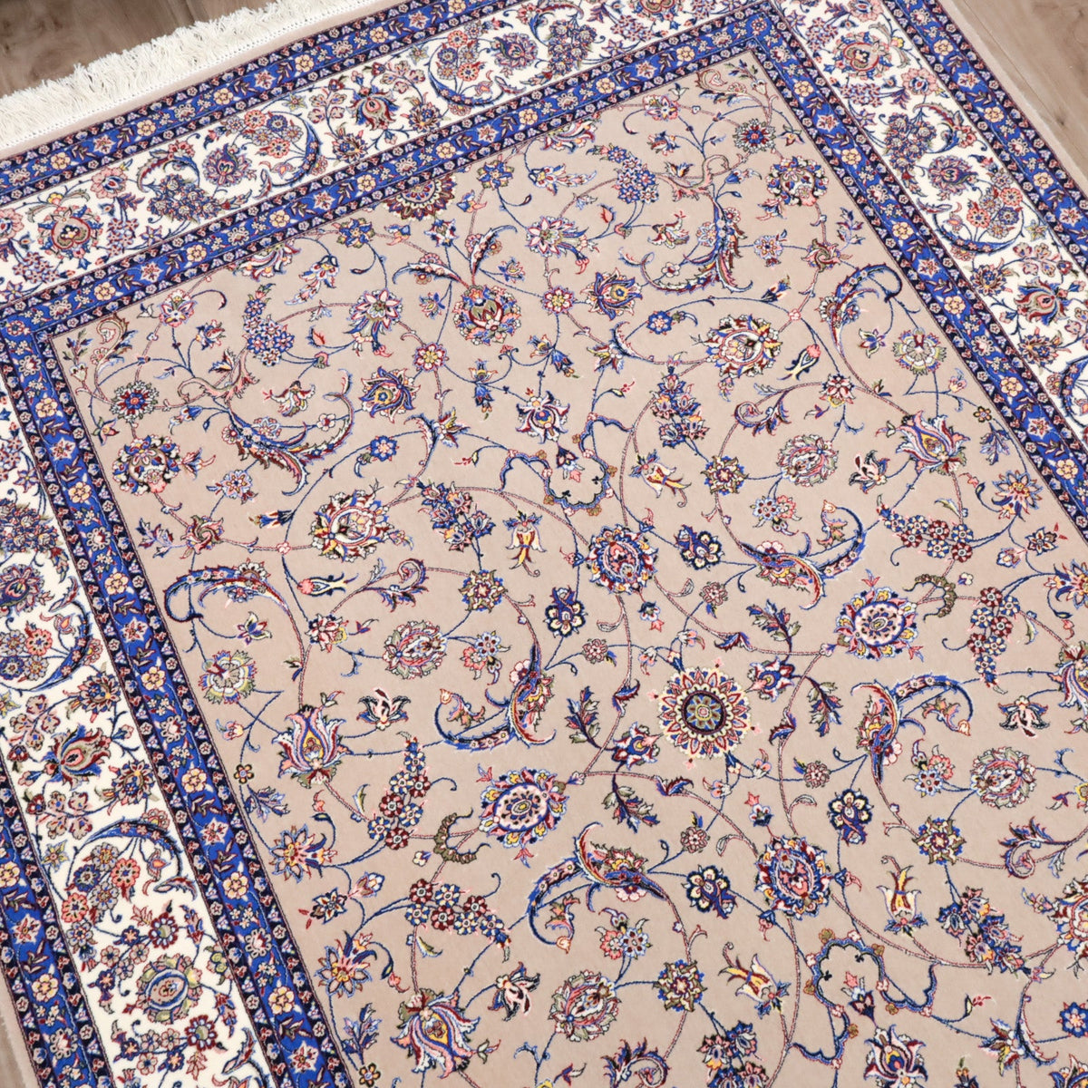 イラン製 ペルシャデザイン カーペット｜花唐草文様 ベージュ 機械織り 高密度（S-13275）