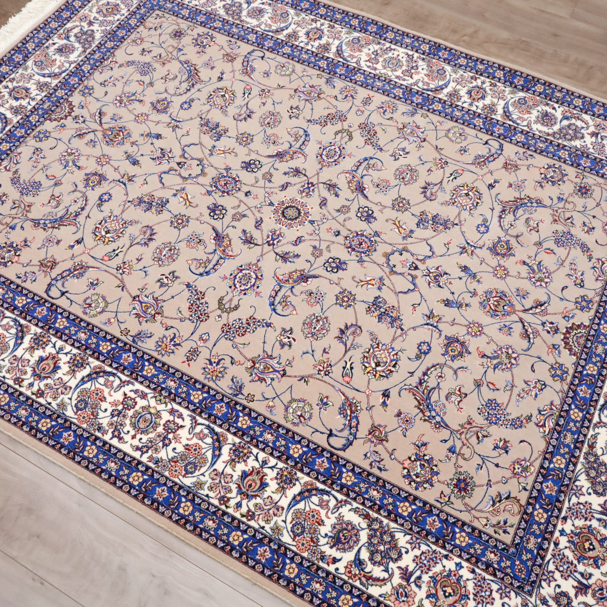 イラン製 ペルシャデザイン カーペット｜花唐草文様 ベージュ 機械織り 高密度（S-13275）