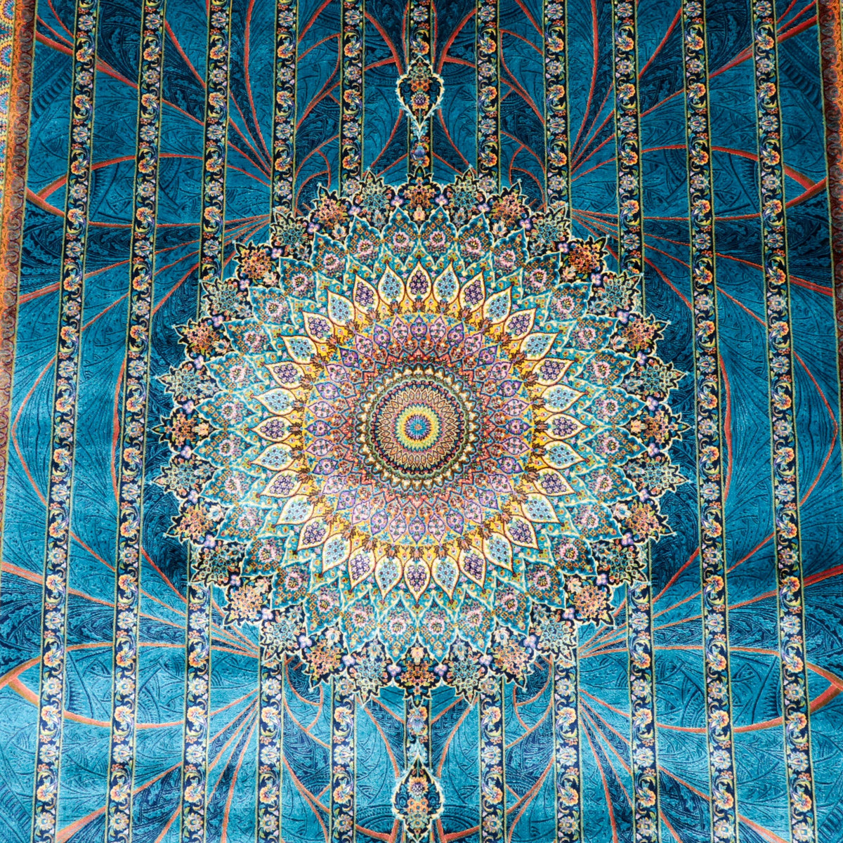 LUMINA モダールアートコレクション｜ゴンバド・羽根文様 ターコイズ×パープル｜230×148cm（S-13319）