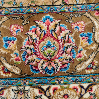 LUMINA モダールアートコレクション｜花メダリオン柄 アイボリー×金茶｜125×81cm（S-13394）